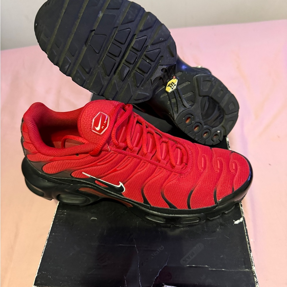 Nike Men's Red Running Shoes - Lightweight Cushioning